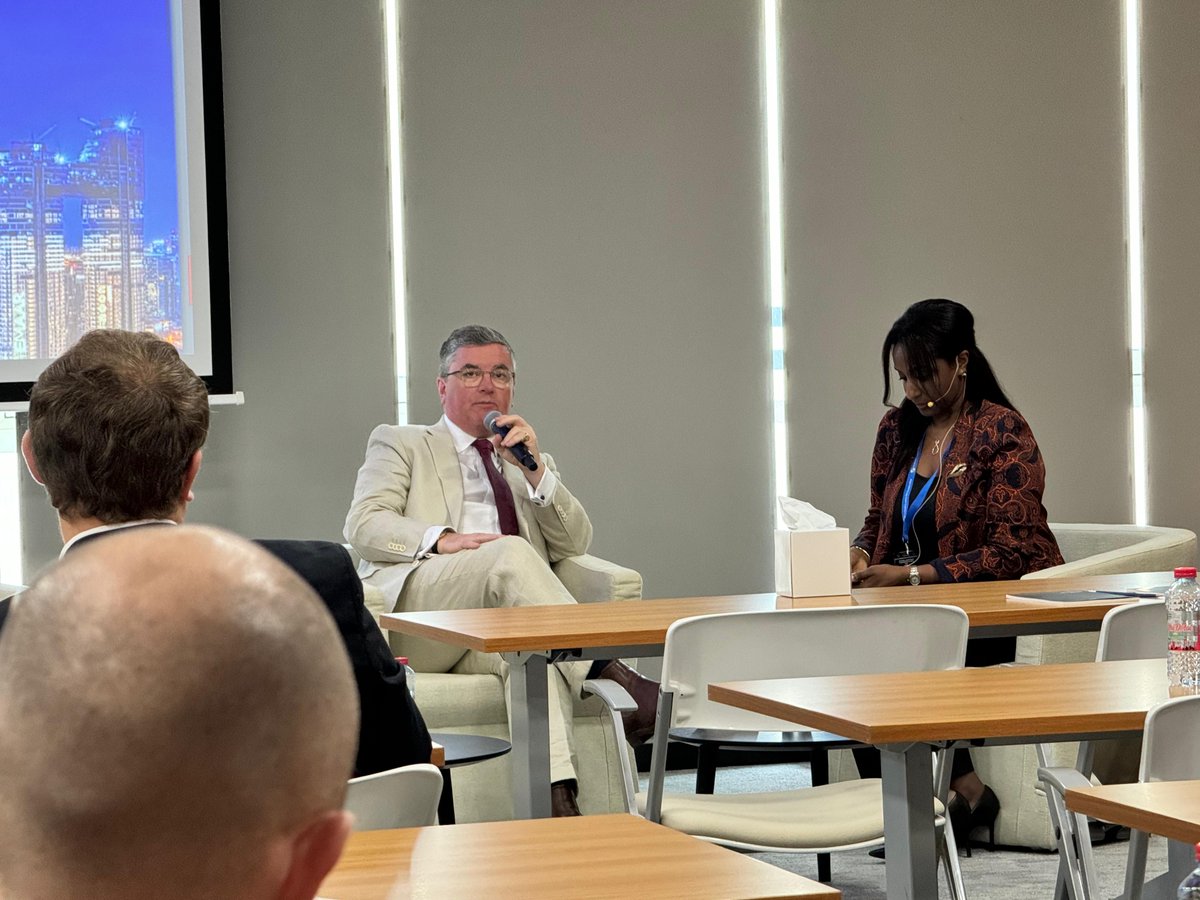 Redefining International Order 🏛️

“I think economic independence is the most surefire way to stop conflict.” - @RobertBuckland

#OLC24 #LeadershipEvolved #TransformativeJourney #FutureLeadership #OLCExperience #GlobalLeaderhip #InnovateInsp