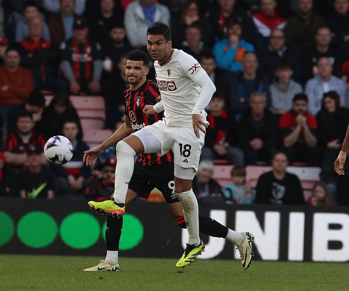 Jamie Redknapp: 'Casemiro looks like he's playing in Soccer Aid.' #MUFC