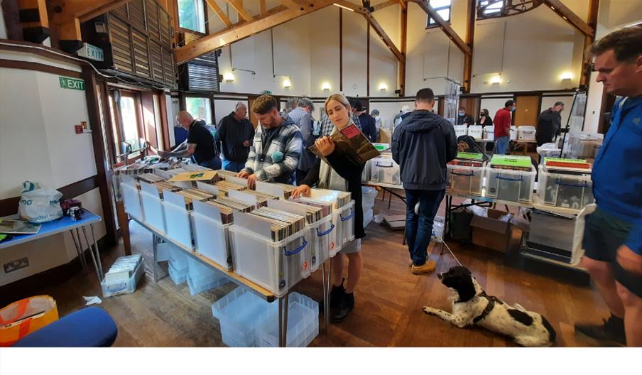 .#Today is the @eelpierecords #Twickenham Record Fair @StMaryTwick 9am-3.30pm over 20+ tables of collectable and new vinyl The record fair is around the corner from the world famous Eel Pie Island @eelpiemuseum ow.ly/K0CR50Regk5 @EelPiepub @ChurchStTwicker @twickerati
