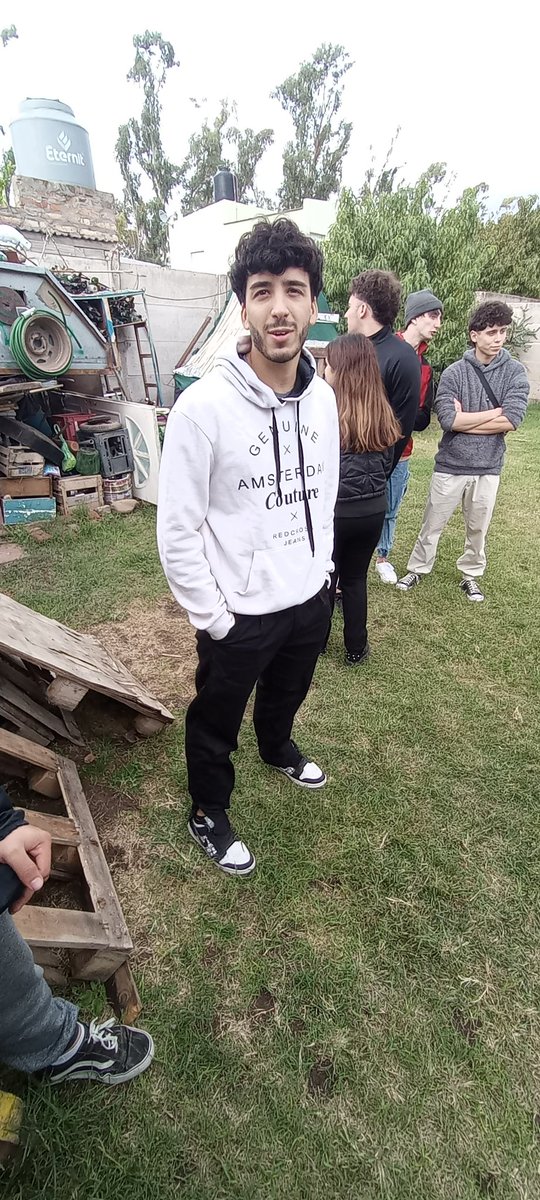 martorisacher's tweet photo. toda la caterva viene de negro, ramiro de blanco.
siempre queriendo ser mas que el resto vos ramiro... https://t.co/Nk8nbNZMuX