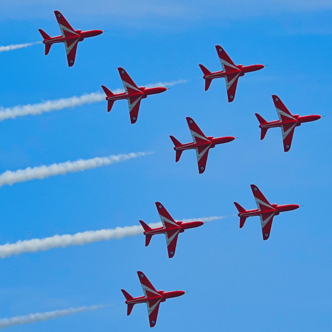 Michaelflying28's tweet photo. RAF Red Arrows displaying at the 2023 RAF Cosford Air Show 11.6.23.
#rafcosford #rafcosfordairshow #cosfordairshow #cosfordairshow2023 #cosford2023 #raf #royalairforce #redarrows #theredarrows #redarrowsdisplayteam #rafredarrows #rafredarrowsdisplayteam #redarrowshawk https://t.co/Yxjx5kITVY