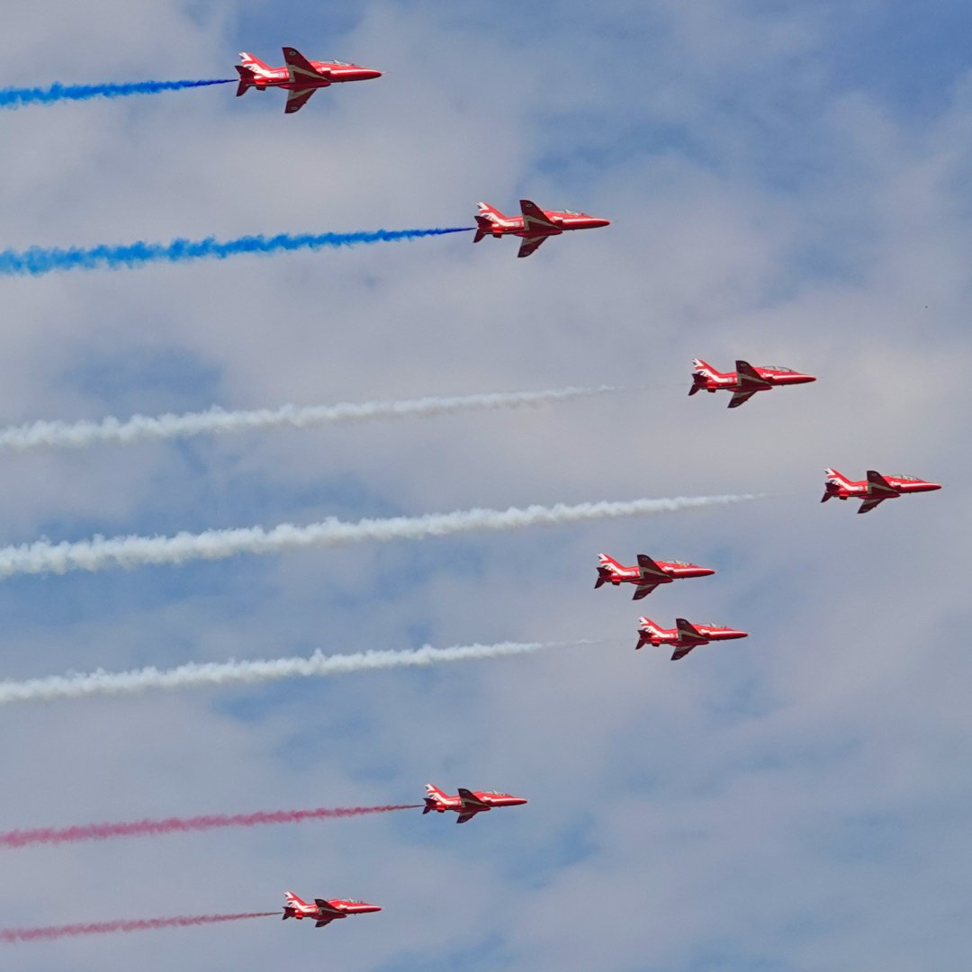 Michaelflying28's tweet photo. RAF Red Arrows displaying at the 2023 RAF Cosford Air Show 11.6.23.
#rafcosford #rafcosfordairshow #cosfordairshow #cosfordairshow2023 #cosford2023 #raf #royalairforce #redarrows #theredarrows #redarrowsdisplayteam #rafredarrows #rafredarrowsdisplayteam #redarrowshawk https://t.co/Yxjx5kITVY