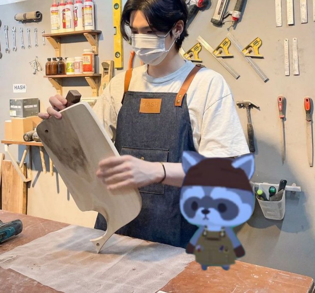 dailyoonccoon's tweet photo. footage from the woodcarving log they didn't want us to see https://t.co/0m8LJXIuBj