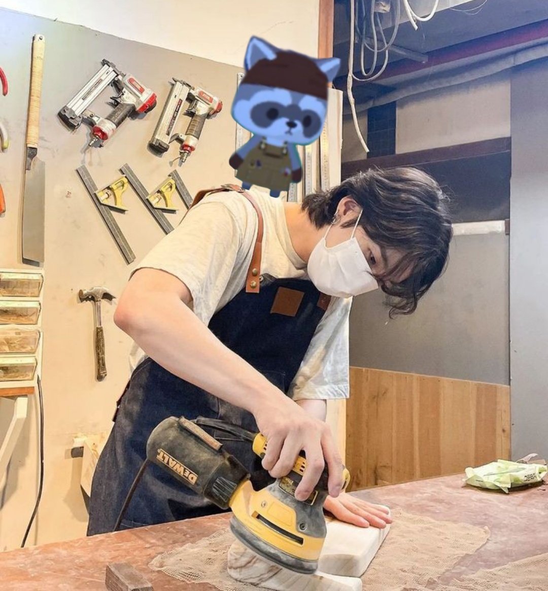 dailyoonccoon's tweet photo. footage from the woodcarving log they didn't want us to see https://t.co/0m8LJXIuBj