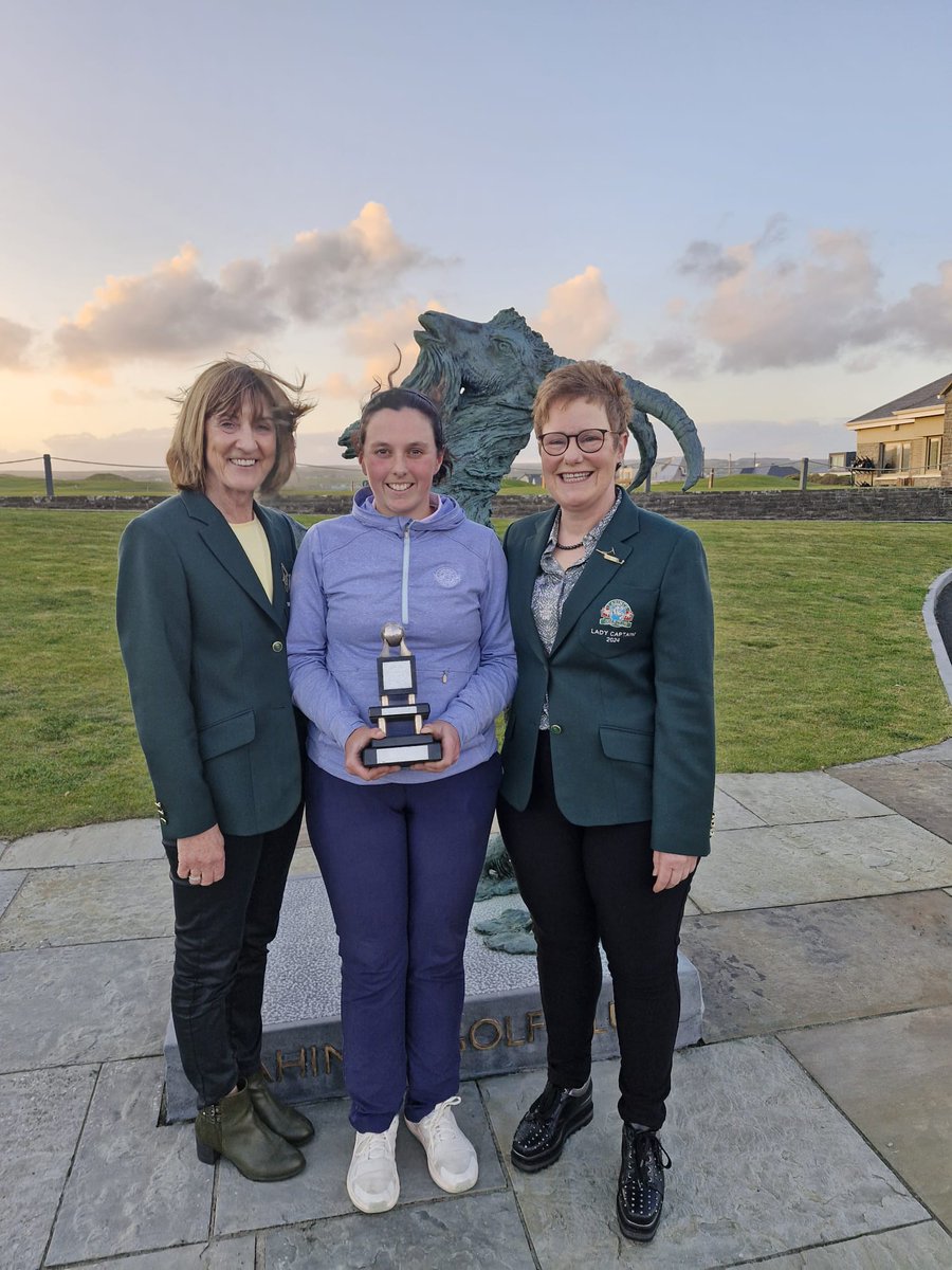 Congratulations to Lahinch’s own @aideenwalsh15 on winning the 2024 Lahinch Women’s Scratch Cup. Some superb golf today in testing conditions to collect the Vaughan Trophy 🐐 @GolfIreland_