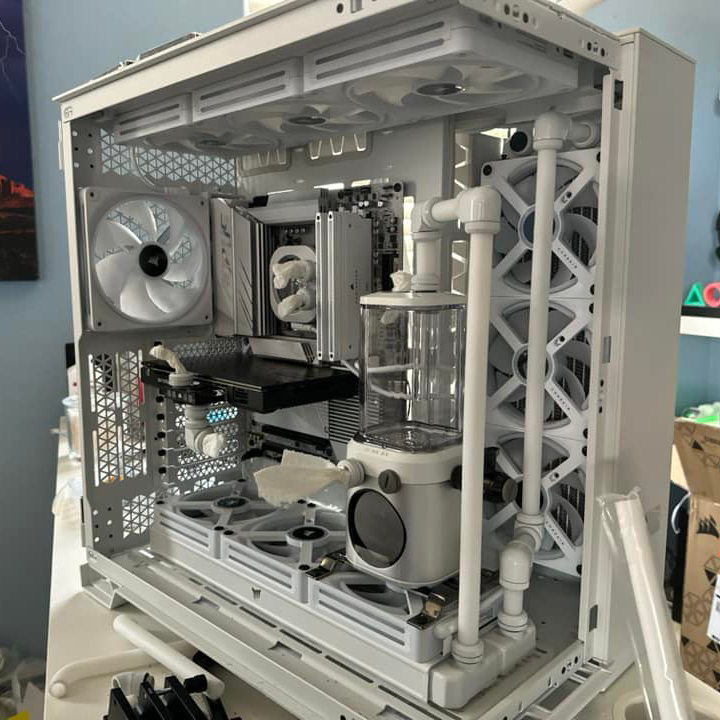 Have you finished a 6500 or 2500 build? ✋ 

We wanna see them! Be sure to tag us on any social platform with photos or videos of your recent CORSAIR builds for a chance to be featured, like this WIP photo of a 6500 Hydro-X Build 👀

📸: Erhan T. via FB