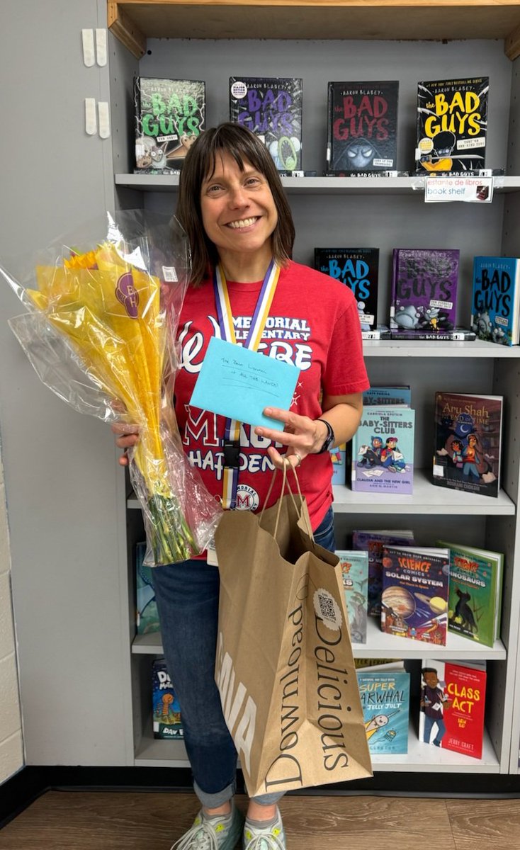 Thank you @pto_memorial for making every week feel like #NationalLibraryWeek! The @MemorialElm #library exists because of your vision and continuous support. I appreciate these beautiful 💐, lunch, and card, too ❤️ #BooksForAll @HISDLibraryServ