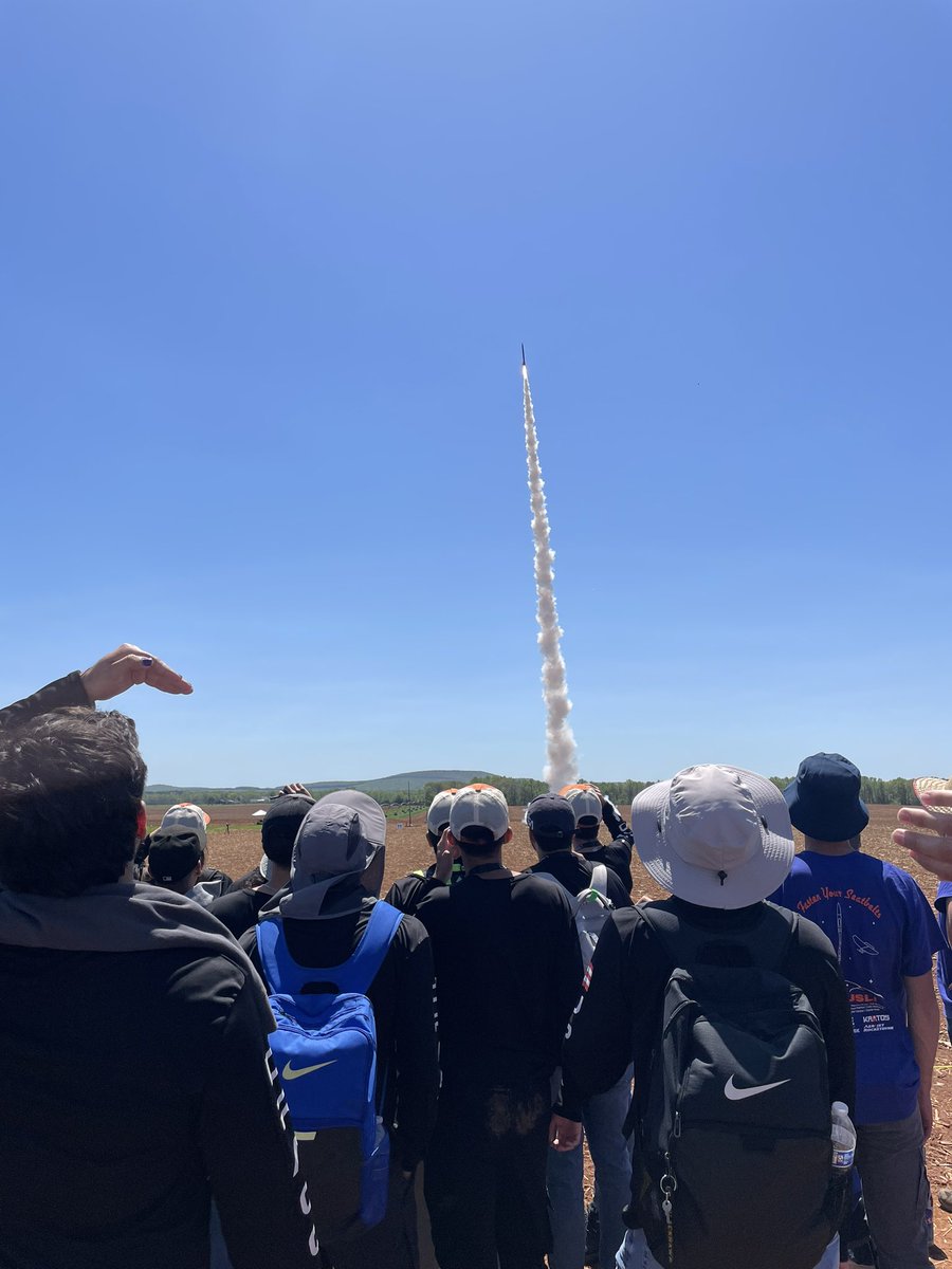 Rockets flew high during Volley 2 at #StudentLaunch 2024! Tune into our livestream to hear from the teams of middle school, high school, and college students competing today >> facebook.com/share/v/MnYz3P…