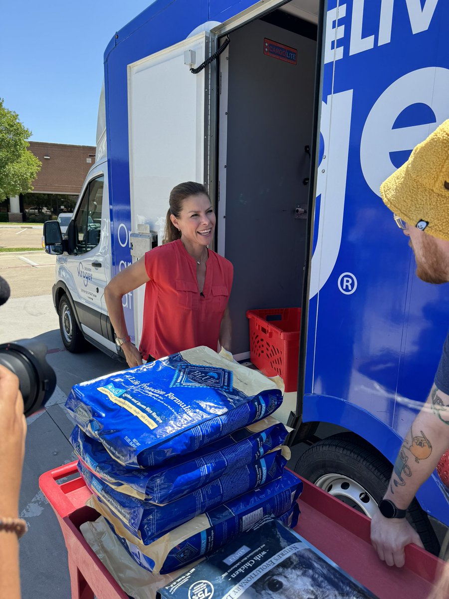 Special thank you to @bluebuffalo and the @kroger Delivery team for making @JamieLittleTV’s milestone #sheltersurprise a memorable day at Operation Kindness.