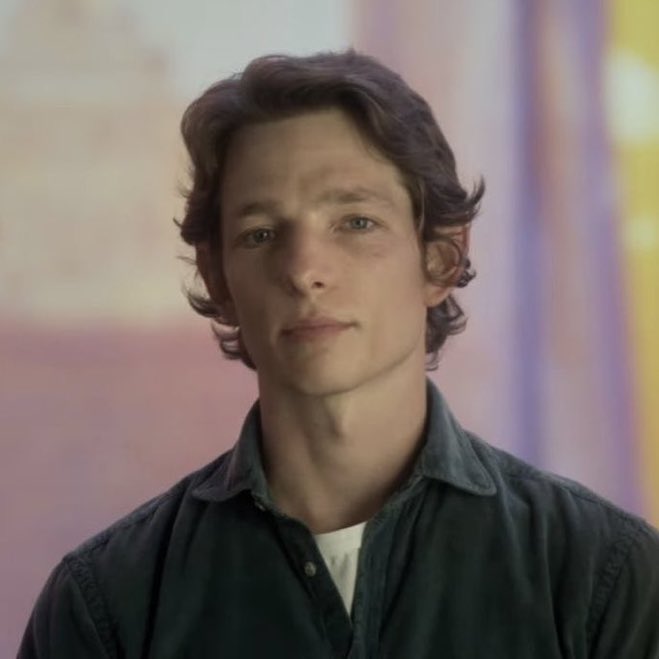 why does he look like he’s going to predict the oscars on his twin brother’s youtube channel