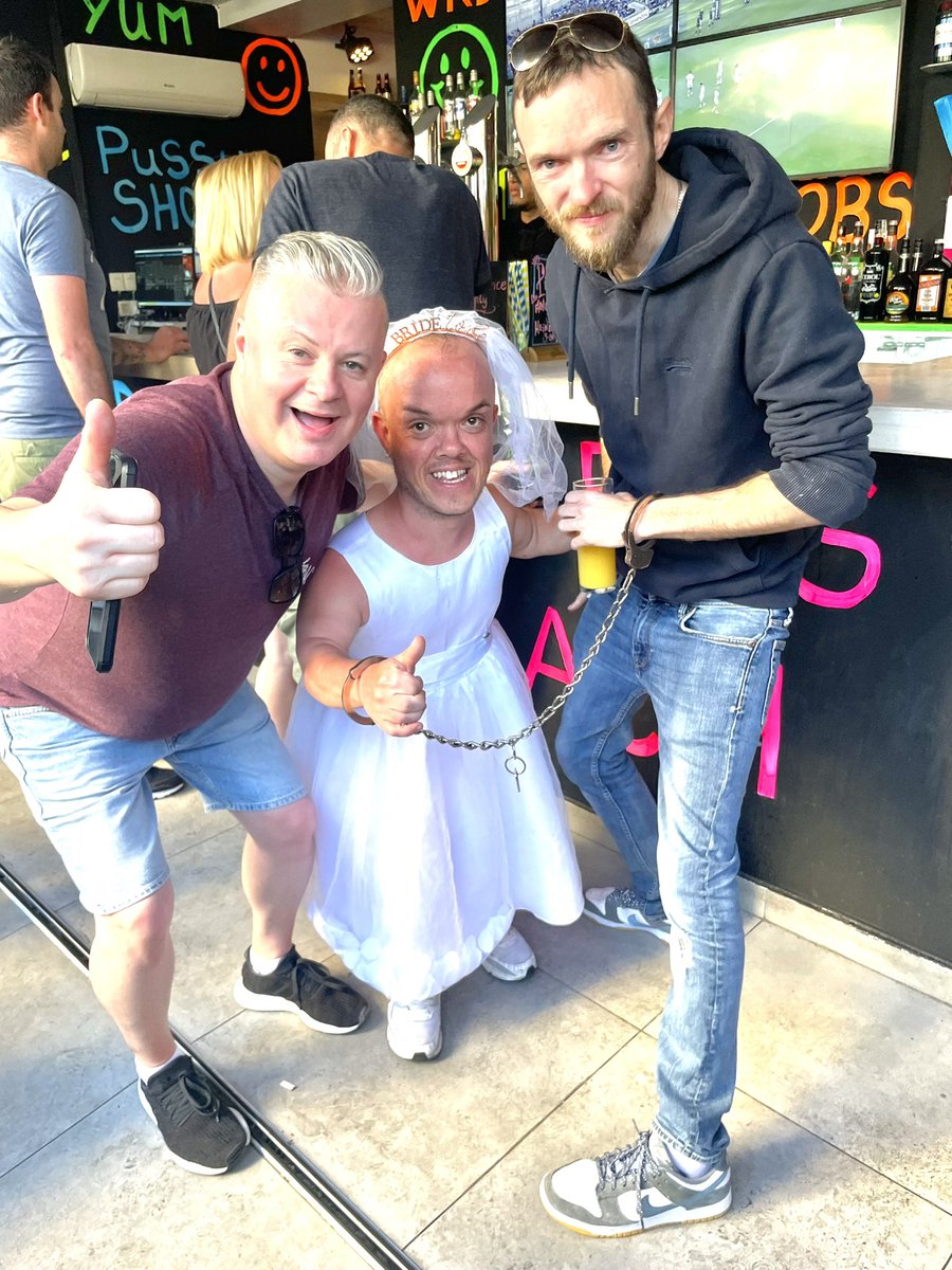 Wnewnes's tweet photo. Benidorm 2024 #rentadwarf #itsnotpantomimeseason 
@rickygervais  @Peter_Dinklage https://t.co/SjI0DcqLVg
