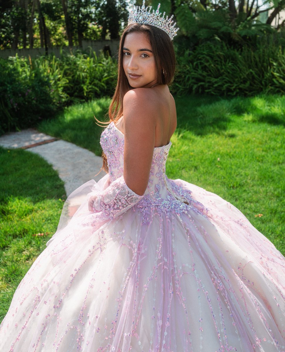 Channeling all things feminine and ethereal in this breathtaking lilac/champagne quince dress ✨✨ ⁠
⁠
#quincedress #promnight #bridesmaid #bridetobe #homecoming #shortdresses #vestidos #dresses