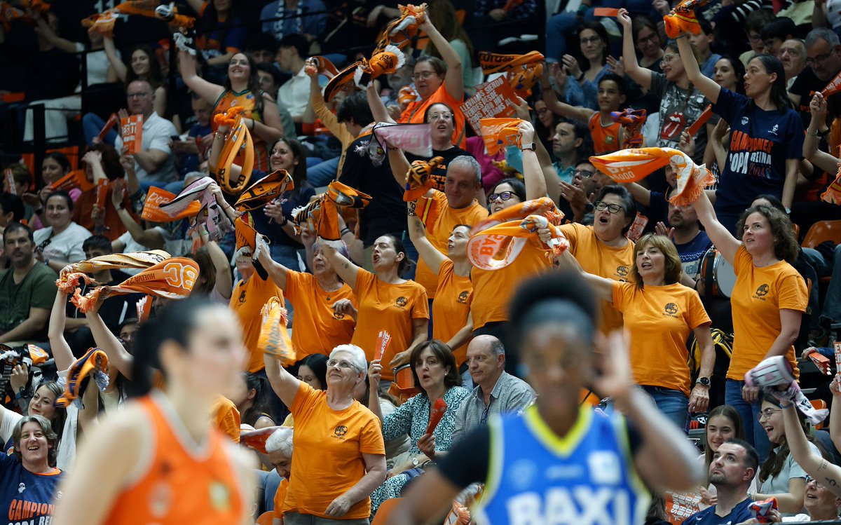 4️⃣5️⃣2️⃣3️⃣🧡👏 Otra gran tarde de Fonteta con más de 4500 taronjas animando desde la grada. Gracias #FamiliaTaronja por vuestros apoyo 🫶 ¡Seguimos creciendo junt@s! 🆙🍊 📷 @miguelangelpo67