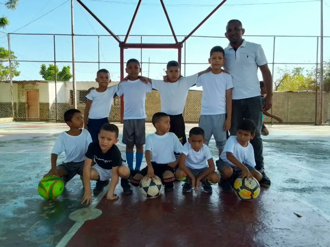MPV_Guarico's tweet photo. Celebramos el Dia de la Dignidad Nacional Con partidos amistosos  de Futsal Menor entre la parroquia Cantagallo VS parroquia Parapara. Para Incentivar a nuestros niños a prácticas deportivas para la hermandad y unión parroquial en nuestro Edo Guárico.#Todo11TieneSu13 https://t.co/6DoFs3F7SV