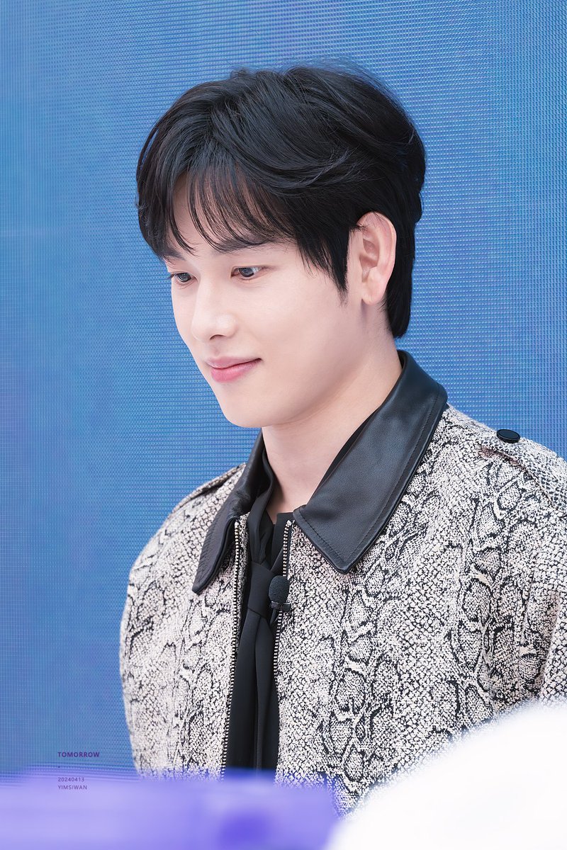 240413 나르왈 팝업스토어 팬사인회

😊😊

#임시완 #yimsiwan