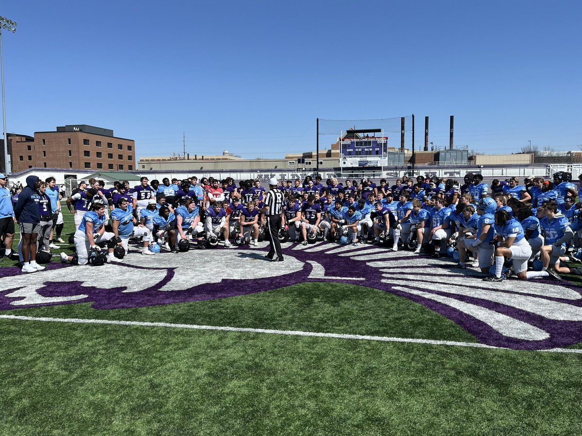 𝔾𝕠𝕠𝕕 𝕕𝕒𝕪 𝕗𝕠𝕣 𝕚𝕥. ☀️ Awesome experience and some great work for our guys today! Thanks to @Coach_Bergy & @WinonaState_FB for the first-class hospitality! #SLEDGE | 🦚🏈