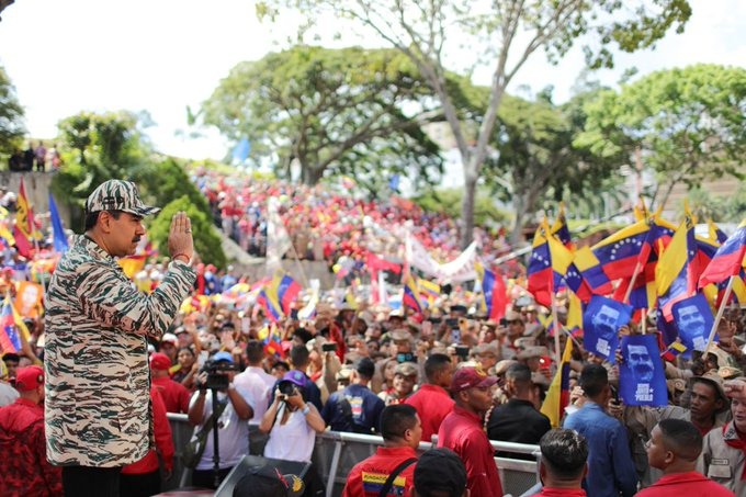 #Ahora Pdte. @NicolasMaduro : Ellos son los mismos traidores y nosotros somos el mismo pueblo más organizado, más resteado #13Abr #Todo11TieneSu13