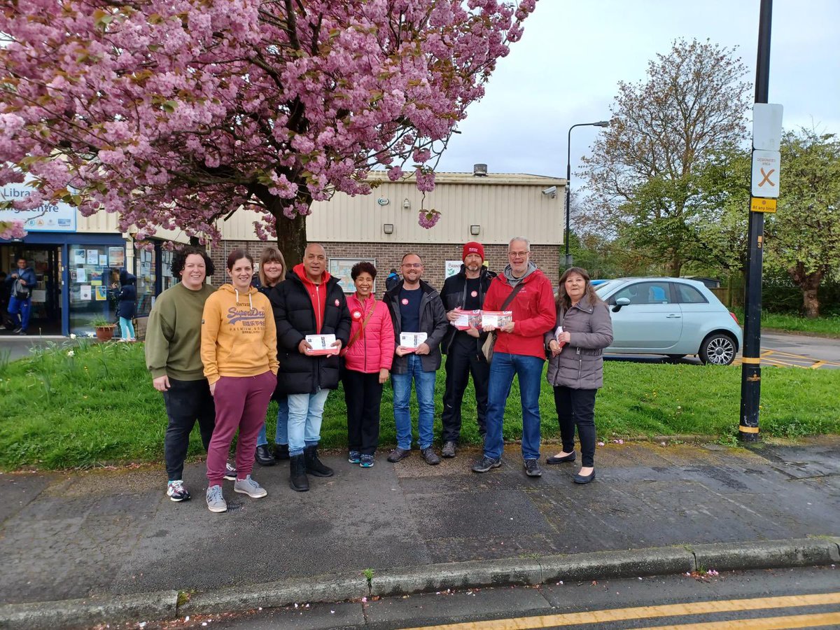 Wet day but great reception from residents with teams out across Brooklands, Broadheath, Manor and Ashton wards. Campaigning for our excellent <a href="/Trafford_Labour/">Trafford Labour</a> candidates <a href="/BilalBabar/">bilal saleem</a> <a href="/tonyobrien2307/">Tony O'Brien</a> @stephane_ulrich <a href="/KeleighGlenton/">Keleigh Glenton</a>.  local elections to Trafford Council on 2 May.