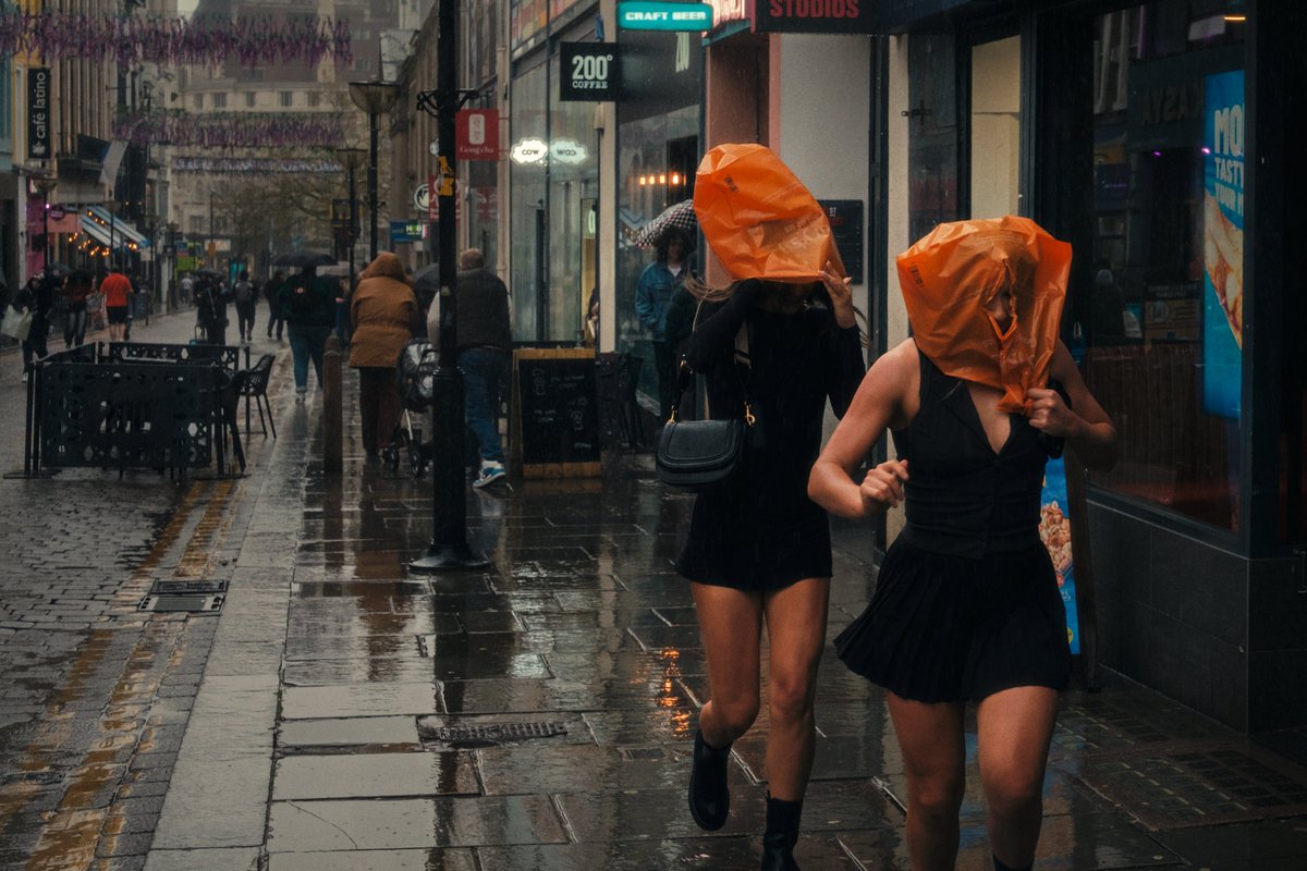 'Impromptu'. #streetphotography #candid #people #film #grain #retro #liverpool #layers #boldstreet