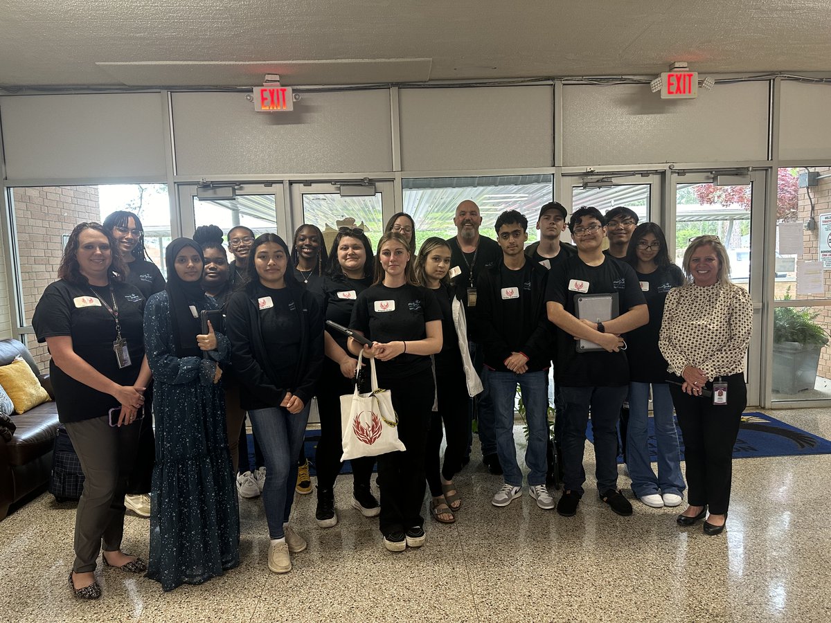 LCEarlyCollege's tweet photo. On Thursday 15 of our 10th-grade students participated in the @JumpStart1995 Teen Teach-In where teams prepared financial literacy lessons to deliver to a 3rd-grade classroom at Northwest Elementary school.
To learn more, check out the following article. https://t.co/41C1YfY9TI https://t.co/EpYq3JTacv