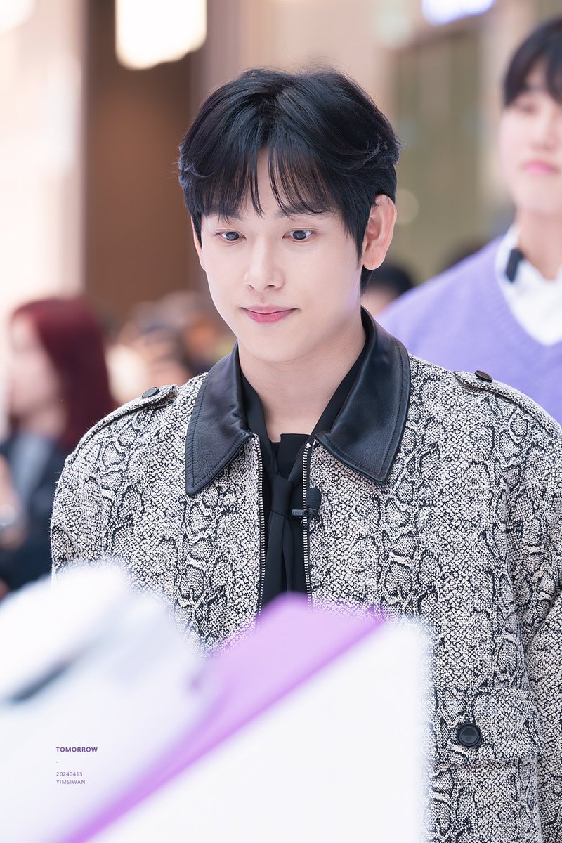 240413 나르왈 팝업스토어 팬사인회

🍑🍑

#임시완 #yimsiwan