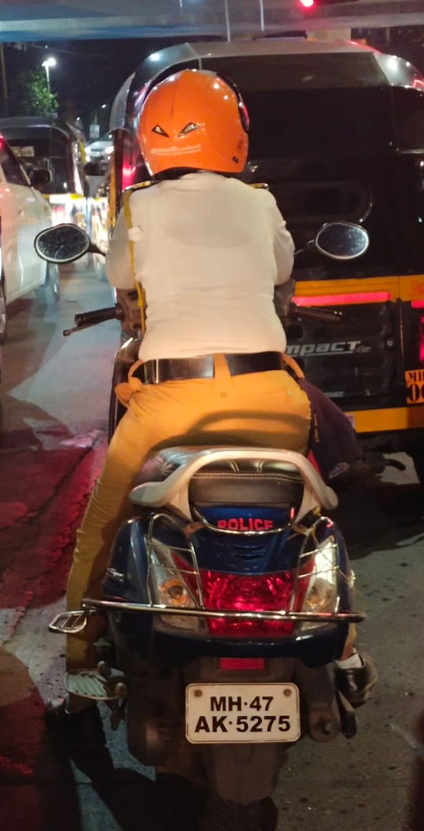 Thane traffic - teen hath naka 13/04/24 at 20.50 Hrs policewoman on duty riding 2 wheeler MH47AK5275 without insurance&PUC, police sticker on private vehicle.. kindly take action against officer @Dev_Fadnavis @mieknathshinde @DGPMaharashtra @ThaneTraffic @thanetrafficofc