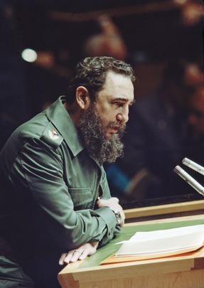 'Las bombas podrán matar a los hambrientos, a los enfermos, a los analfabetos; pero no podrán matar el hambre, las enfermedades, la ignorancia'. Fidel, 12 de octubre de 1979, Asamblea General de las Naciones Unidas. #FidelPorSiempre