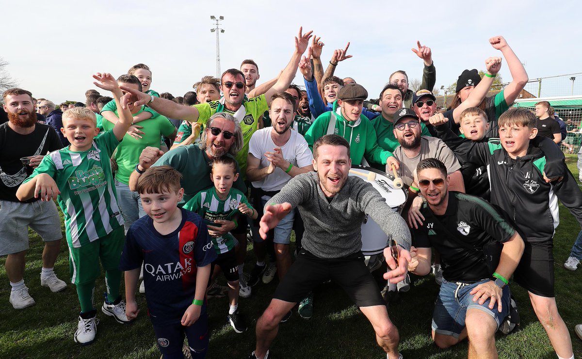 Last few images from myself tonight after @GWRovers A day to remember @CJPhillips1982 @EssexSenior @NonLeaguePaper capturing some of the post match celebrations from players @marcusbowers89 and fans alike. #LovePhotography #ProudLocalSnapper