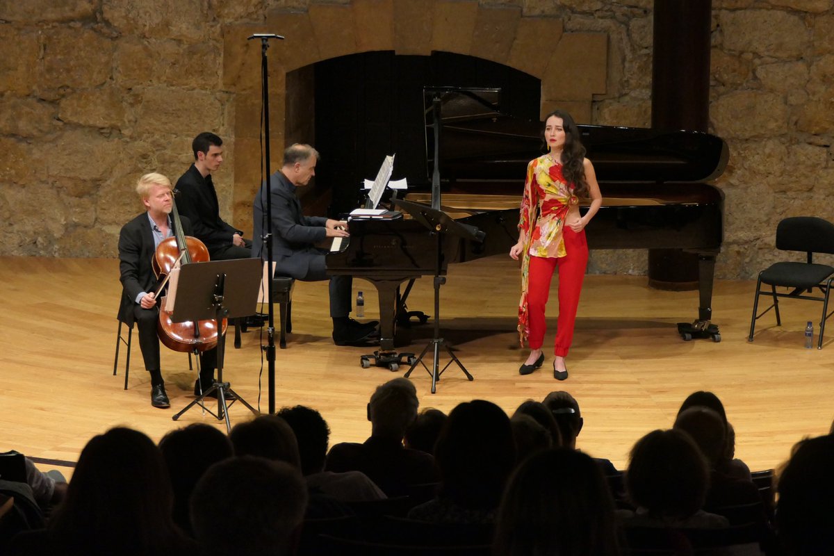 OSPAcom's tweet photo. Segunda cita del 𝐎𝐒𝐏𝐀 𝐅𝐄𝐒𝐓. 𝐉𝐨𝐲 reunió en la sala de cámara del @AuditorioOVD a @BarronFleur, Julius Drake, Maximilian con Pfeil y músicas de Europa, Asia Oriental y Central y Sudamérica. Y la exploración fue jubilosa. 👏🏻👏🏻👏🏻
#ospa #OSPAFest https://t.co/LpCZx0C4C0