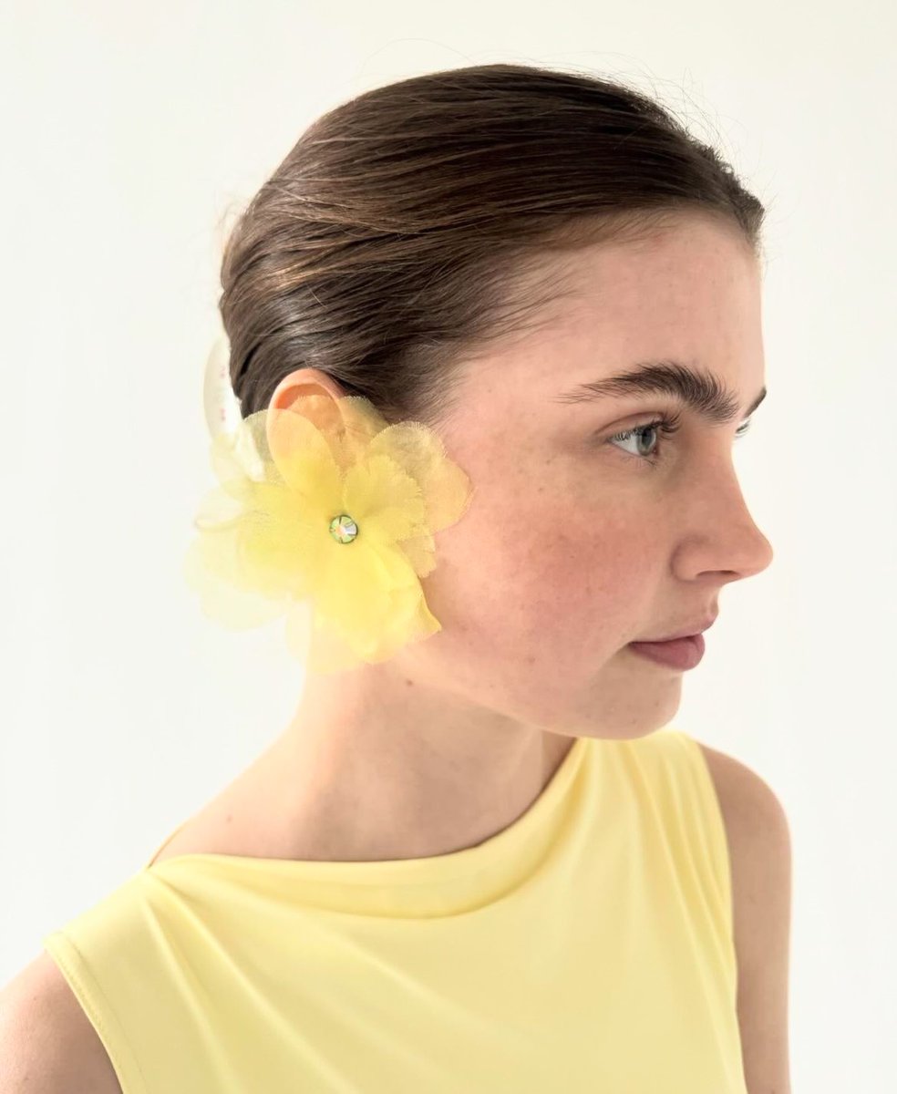 yves4int's tweet photo. losing my mind with this sandy liang earring https://t.co/VpW1mnJb4l