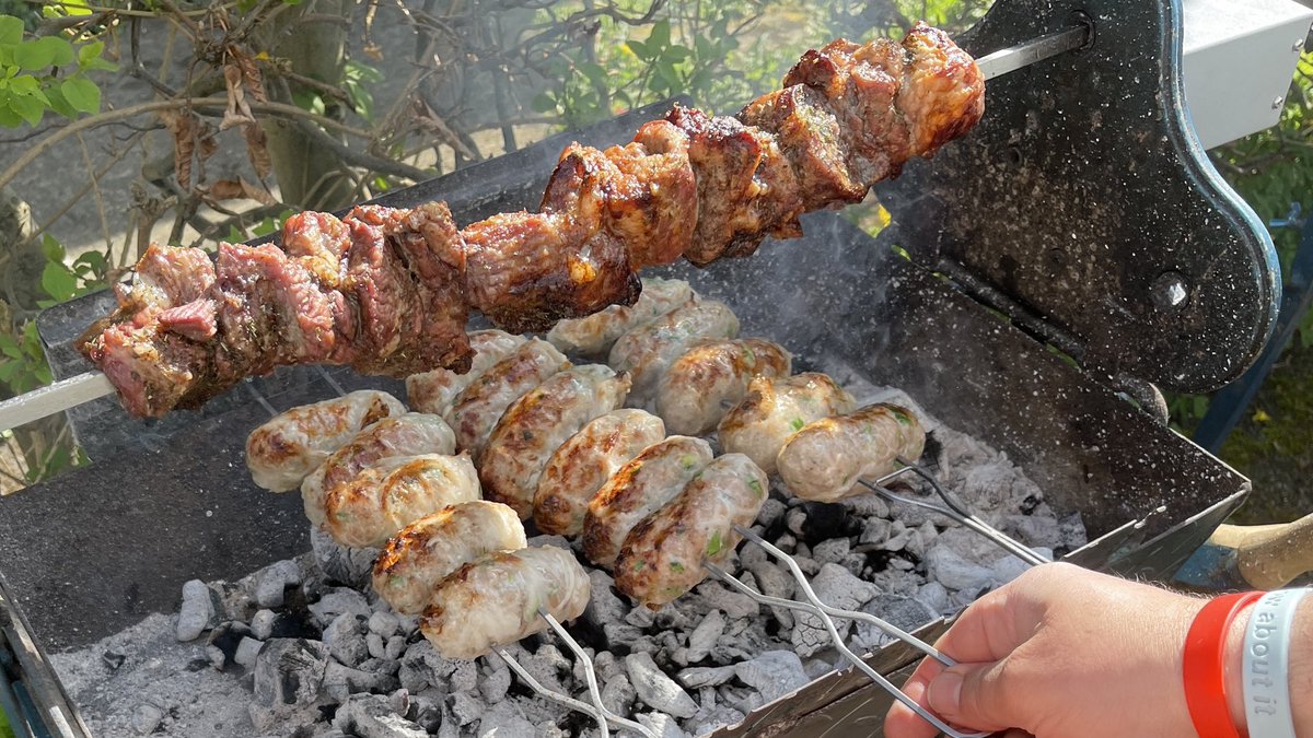 Souvla and sheftalia cooked on the Cyprus BBQ 🔥😋

cyprusbbq.co.uk 

#souvla #sheftalia #cyprusbbq #ukbbq #rotisserie #skewers #bbq #greekbbq
