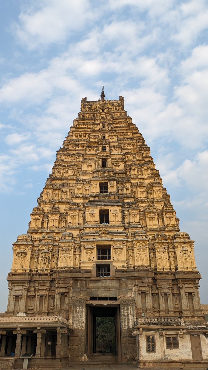 QT the best picture you've taken of Temple's gopura!

#Hampi
