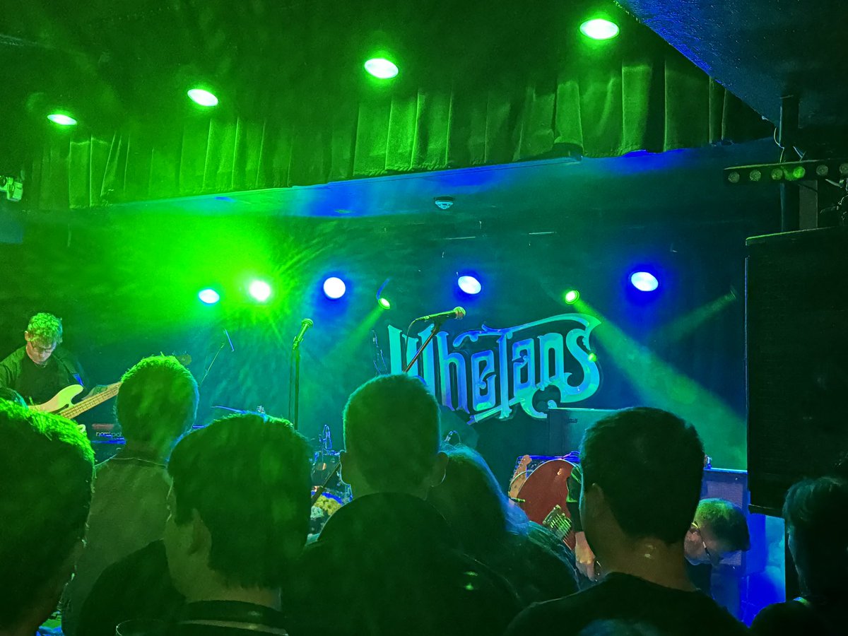 jayladd9876's tweet photo. What difference does one week make? Last week was #johnnymarr in #LIVERPOOL .. tonight it’s @charmingmenband in @whelanslive and they open with #stillill .. where there is an iron bridge … and I did kiss @creamycurranbun under the bridge https://t.co/Jo8nT1BtyY