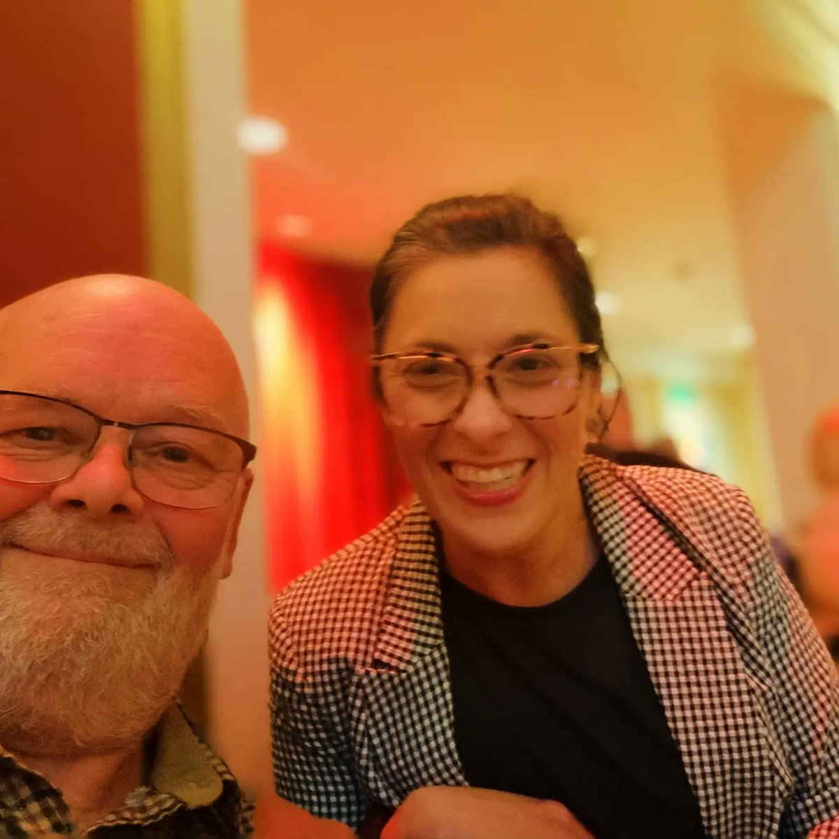 Field3Sarah's tweet image. Another brilliant night with @almurray 
Such an absolutely incredible comedian.. me and dad come every time.. #family 
Thank you for the laughs x