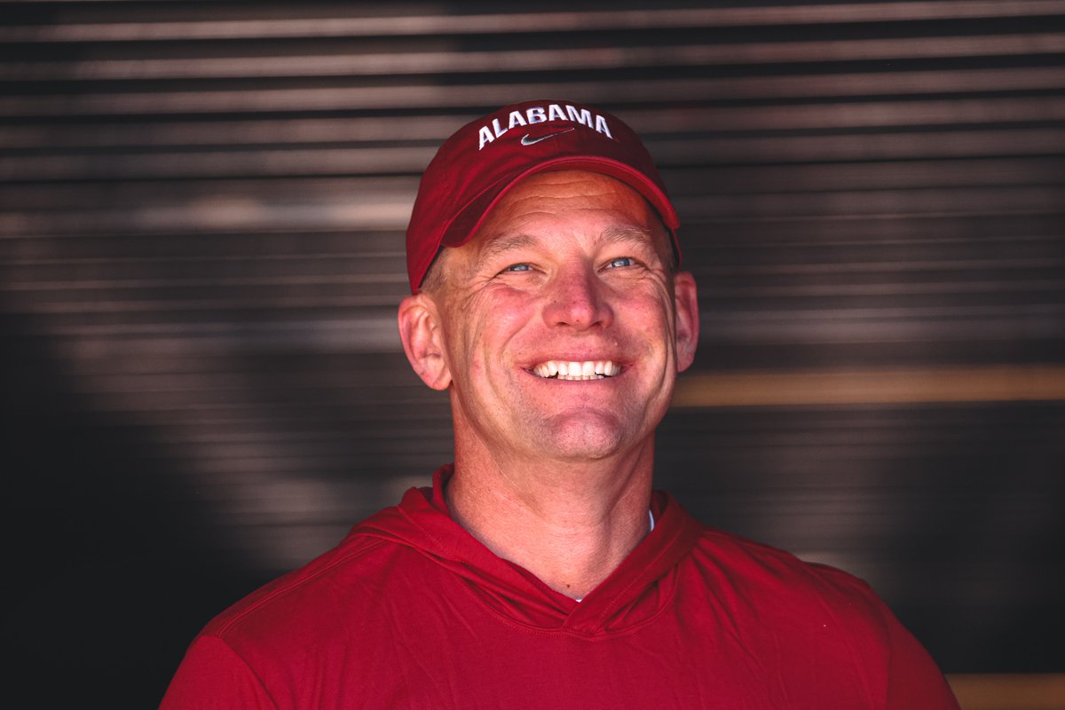 AlabamaFTBL's tweet photo. Our Coach. KDB. 👏

#RollTide https://t.co/mCxdW6w3Nt