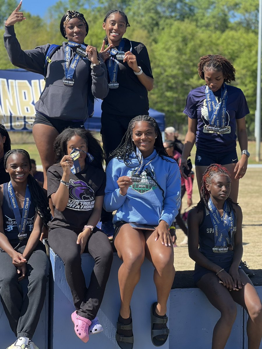 Congratulations to the quartet of Dania Staley, Arielle Mazique , Lauren Eure and Alahna Valentine for winning the 4x4 relay !!! #GloverSmileyTrackClassic #TrustTheProcess