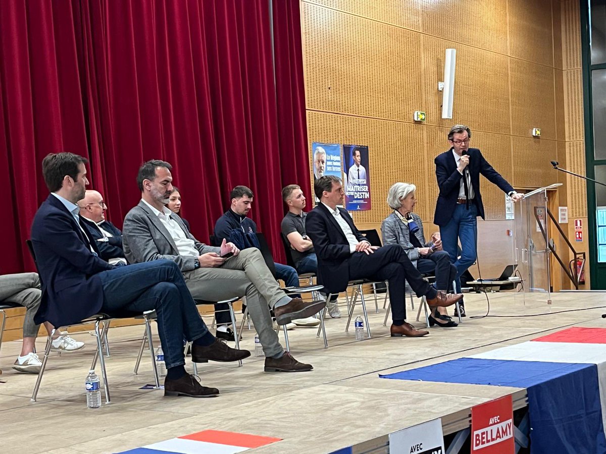 republicains03's tweet photo. Très heureux d’avoir reçu @GLarrive hier soir à Vichy dans le cadre de la campagne des Européennes. 
L’Allier en ordre de marche derrière la liste de @fxbellamy. Pour une Europe qui protège les nations et respecte les peuples. @Aguilera_Fred @jslaloy https://t.co/1rca4lccBu