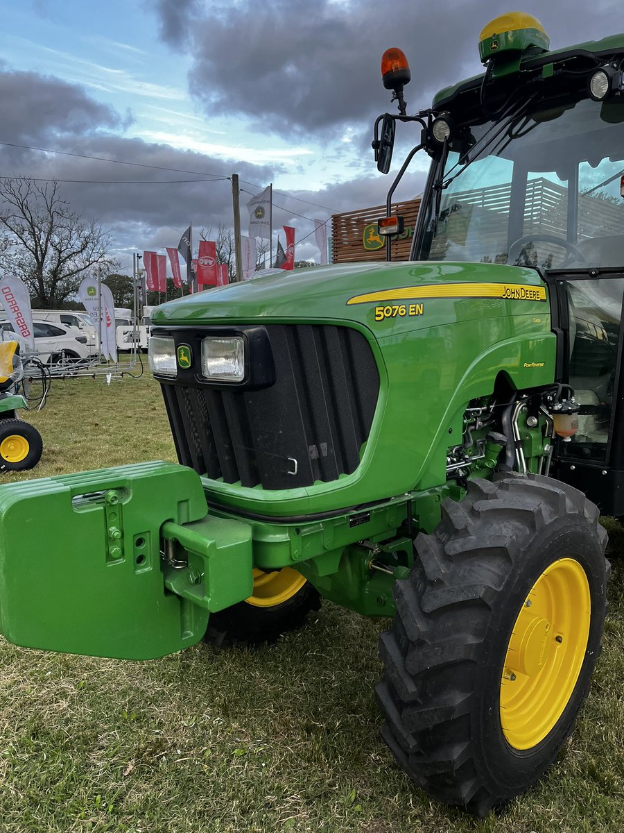 Interagrovial's tweet photo. Le ponemos color a esta tarde gris en @expomelilla 💪con las soluciones #JohnDeere Los esperamos !! https://t.co/Q7IgbPTAHx