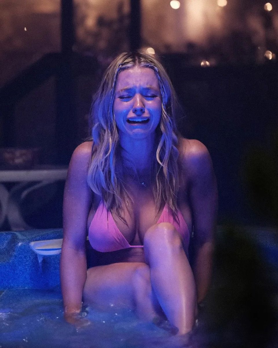popsvibe's tweet photo. sydney sweeney in ‘euphoria’ https://t.co/EAODSollUp