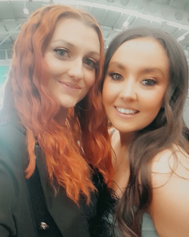 ElliGavin's tweet photo. What a gorgeous day! My first ever ladies day! Thank you my girl @jesssutherlandx for taking me! Cant wait for next year #AintreeRaces #ladi https://t.co/C8iU0WmgwR