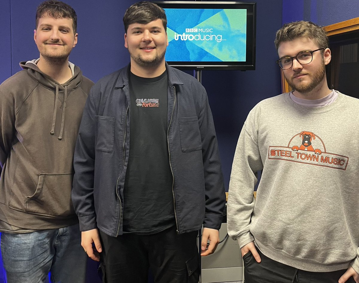 beatonthebeeb's tweet photo. 🎸@setinmotional are in session for @bbcintroducing and conversation with @deanjacksondj now.
❓ They're chatting about their new single, upcoming releases, feelings around festival line ups and the aspirations they have together.
📻 https://t.co/OusVgeXi2j https://t.co/Srido1vqnW