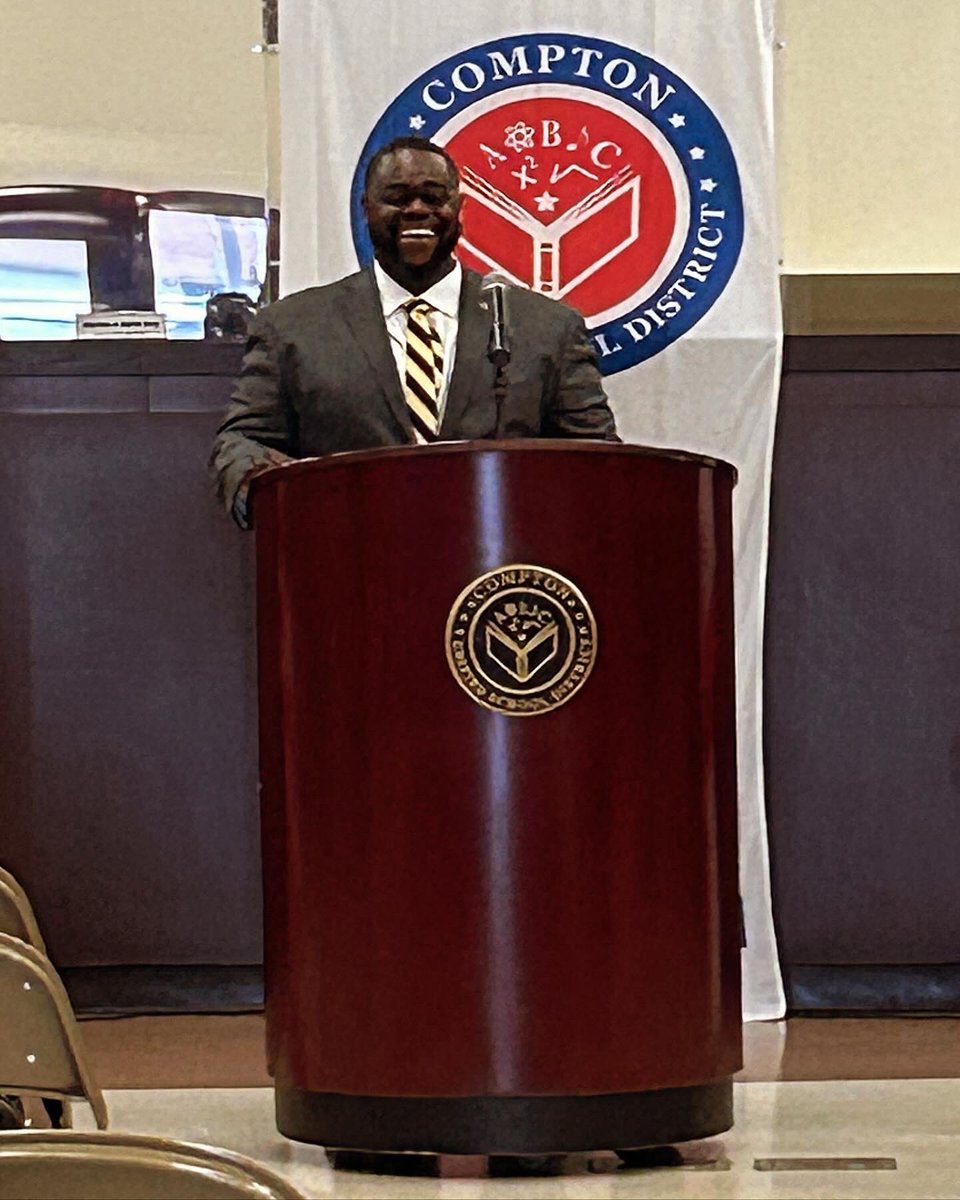 ComptonUnified's tweet image. Compton Unified School District welcomes new Board of Trustees member Michael D. Hooper Jr. He was officially sworn in today at the District office. He was elected in the March 5th primary and represents Area D of the CUSD. 

#boardoftrustees #schoolboard #comptonunified #Elevate