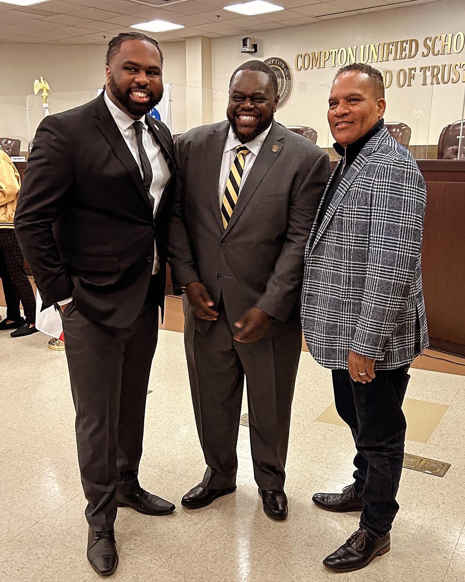 ComptonUnified's tweet image. Compton Unified School District welcomes new Board of Trustees member Michael D. Hooper Jr. He was officially sworn in today at the District office. He was elected in the March 5th primary and represents Area D of the CUSD. 

#boardoftrustees #schoolboard #comptonunified #Elevate