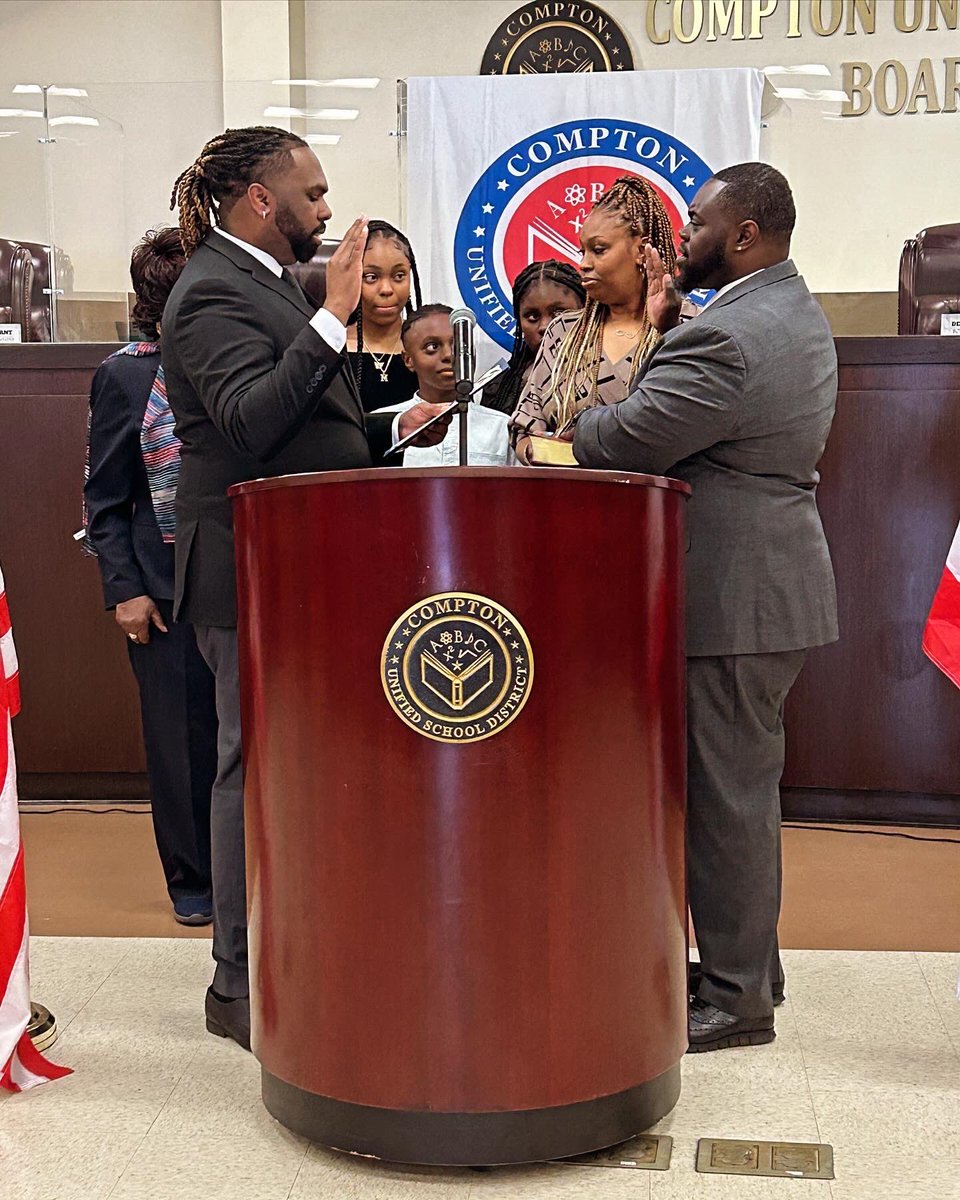 ComptonUnified's tweet image. Compton Unified School District welcomes new Board of Trustees member Michael D. Hooper Jr. He was officially sworn in today at the District office. He was elected in the March 5th primary and represents Area D of the CUSD. 

#boardoftrustees #schoolboard #comptonunified #Elevate