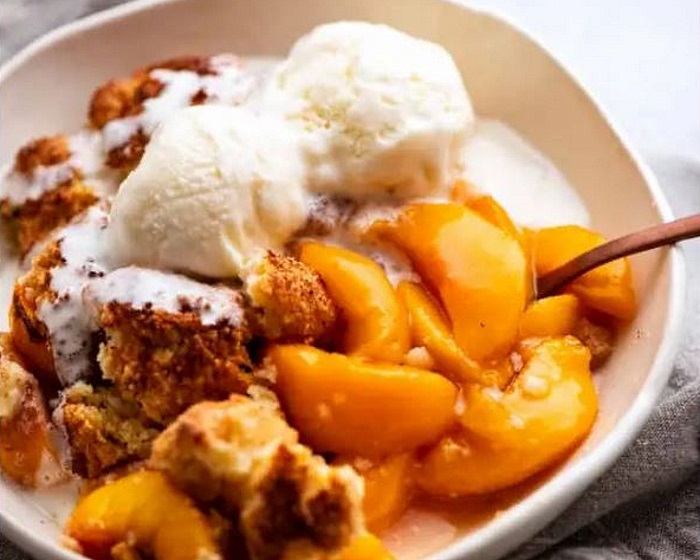Happy Peach Cobbler Day! 🍑
#peachcobblerday #recipe recipetineats.com/peach-cobbler/