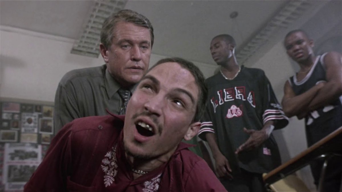 satoshioshii's tweet image. "¡Yo estoy al mando de esta clase!, ¡soy el guerrero jefe! ¡Soy el dios despiadado de cualquier cosa que se mueva en mi universo! ¡Jodedme...y sufriréis mi cólera!".
                  Jonathan Shale

EL SUSTITUTO
(1996)

#TomBerenger #RobertMandel #cineaccion