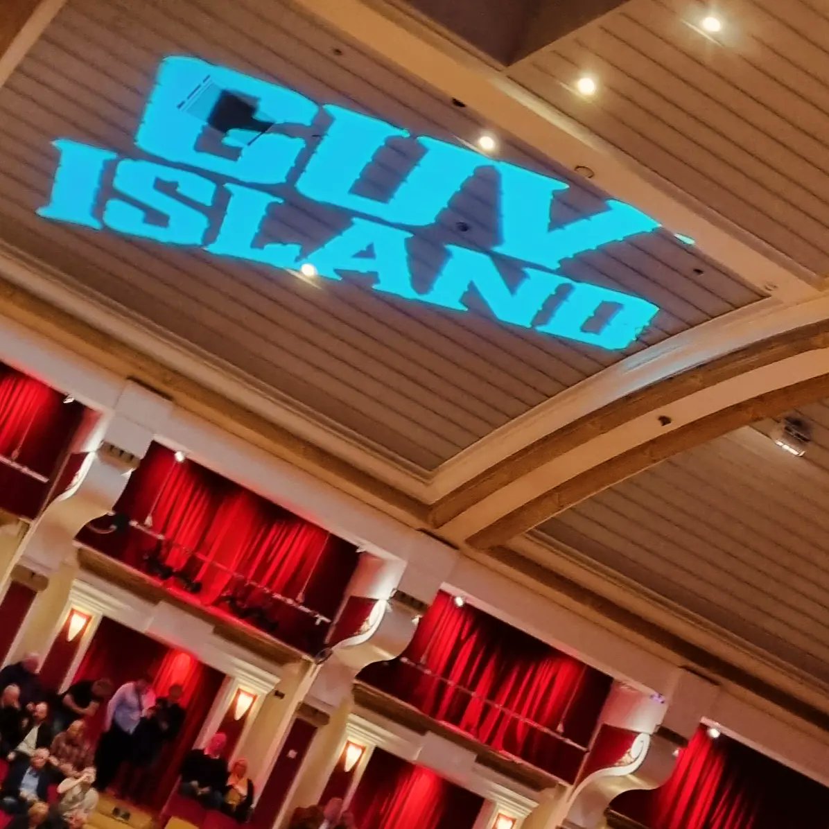 Field3Sarah's tweet image. Another brilliant night with @almurray 
Such an absolutely incredible comedian.. me and dad come every time.. #family 
Thank you for the laughs x