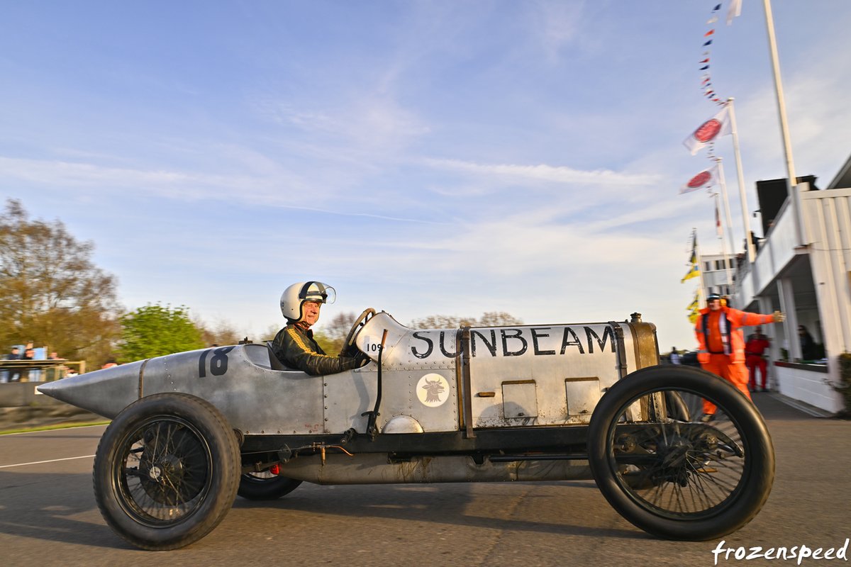 Frozenspeed's tweet photo. Watching 100 year old cars race on a sunny Saturday afternoon. #81MM #SFEdgeTrophy https://t.co/7JbwonIdDS