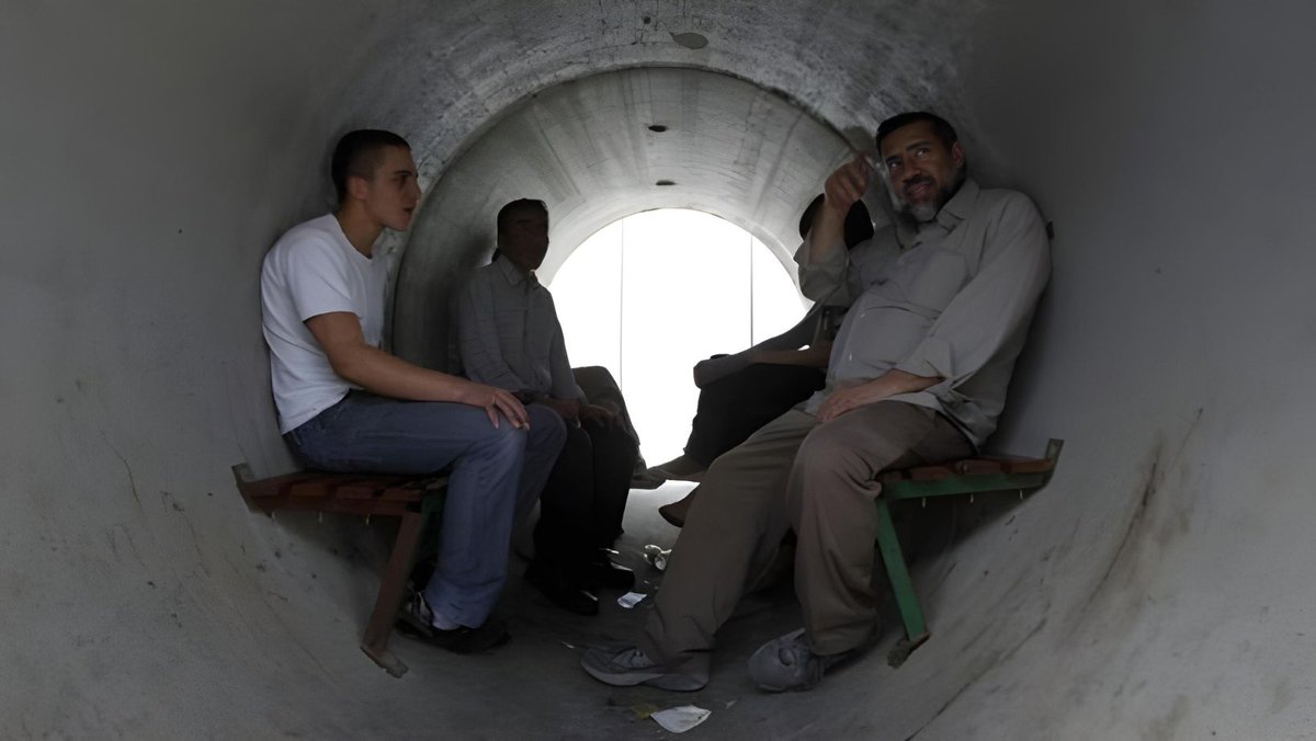 NewsGhad's tweet photo. #عاجل: تحسباً للهجوم الأيراني الليلة أسرائيل تخلي كل المجمعات التجارية و تفتح الملاجئ  
 #أخبار_الغد 
#إيران
 #فلسطين https://t.co/CzsU0t4TyH