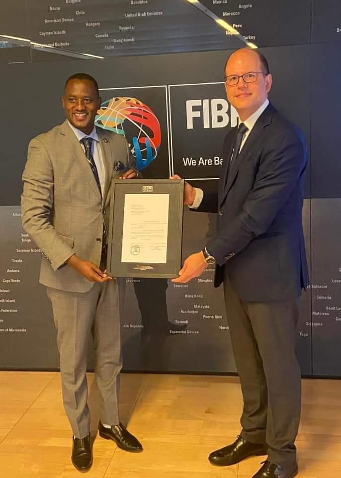 Analyse : La suspension de @laFEBABU par la @FIBA n'a aucun impact réel.C'est un chantage inutile pour plaire au #Rwanda. En effet,c'est Apôtre Jean Paul qui avait obtenu son adhésion à la FIBA après 31 ans d'absence. Donc,le basketball 🏀 existait indépendamment de la FIBA.